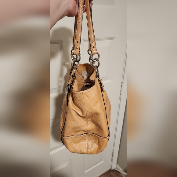 Coach Patent Leather Maggie Large Shoulder Bag Beige 15" X 10.5" X 10" - Picture 9 of 17